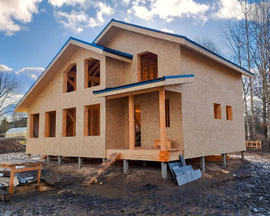 Строительство наружного каркаса дома в деревне Самро фото7